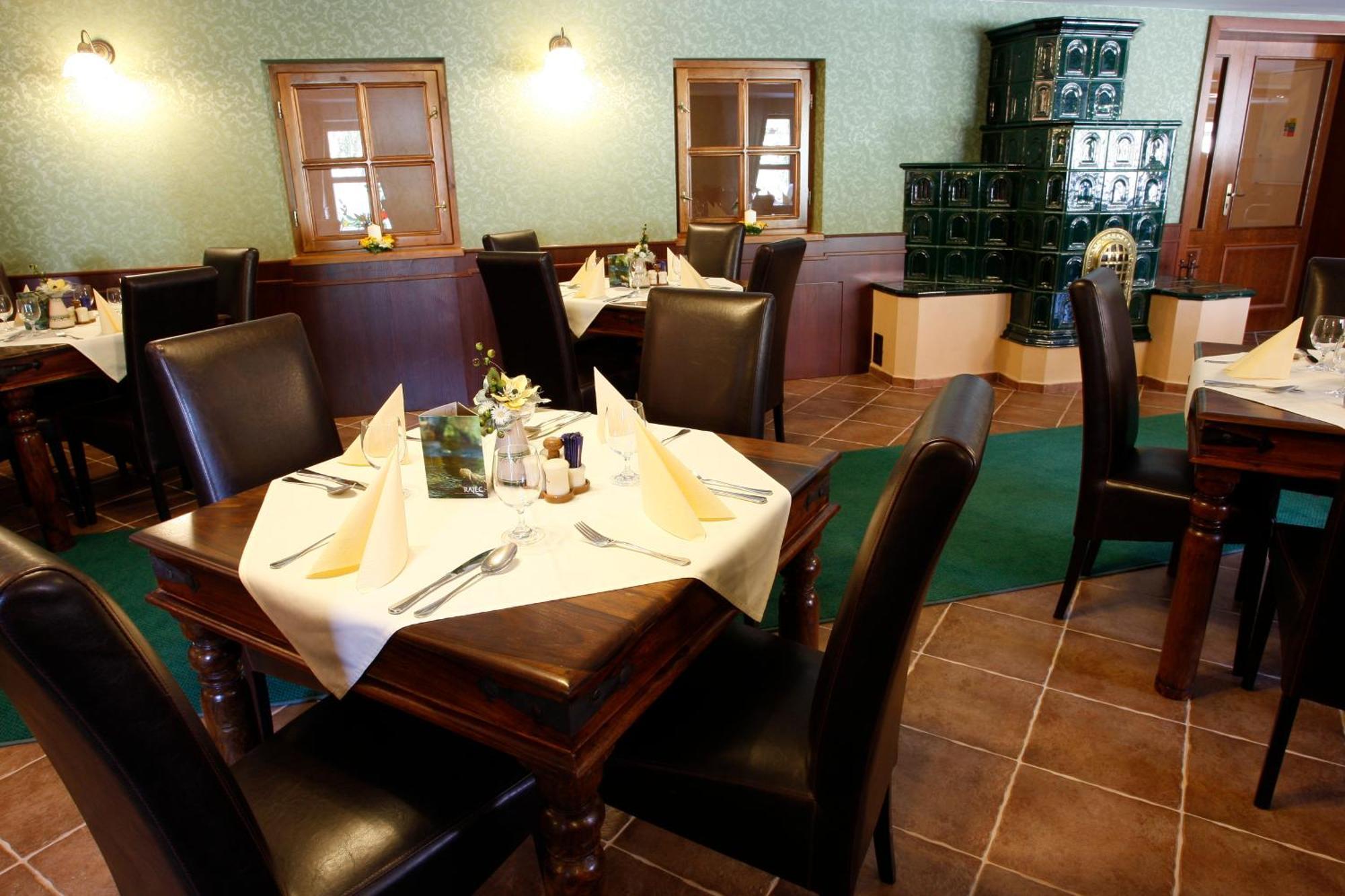 Hotel Majolika Modra Zewnętrze zdjęcie